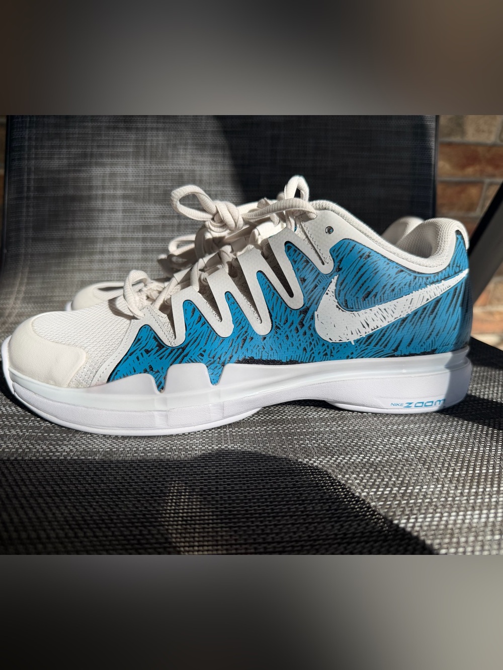 Nike Zoom Vapor Tour White Blue Lightning Black DV2958 001 Men's 7.5 / Wmn 9